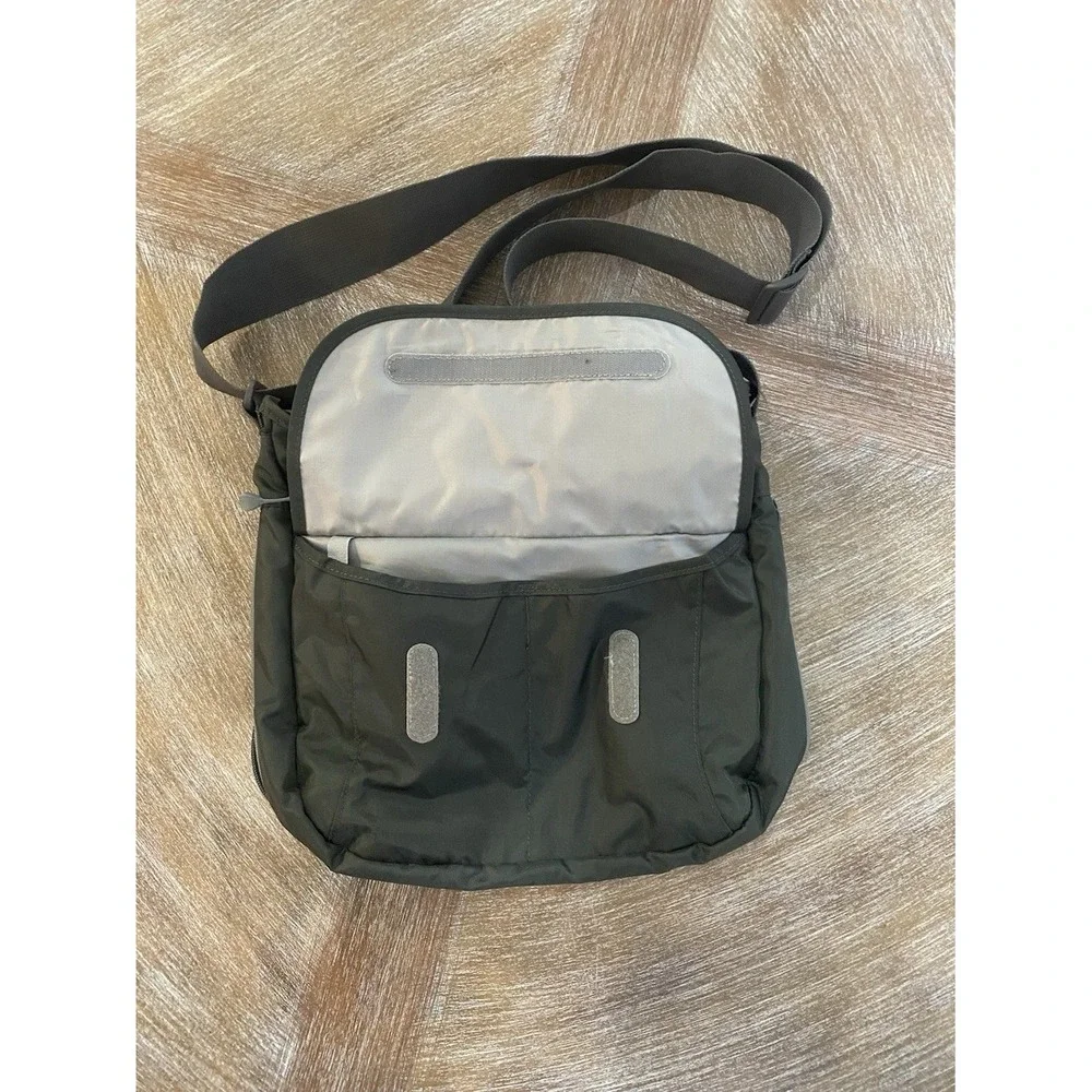 Lowepro Camera Crossbody Bag Olive‎ Green Lightweight Travel DSLR